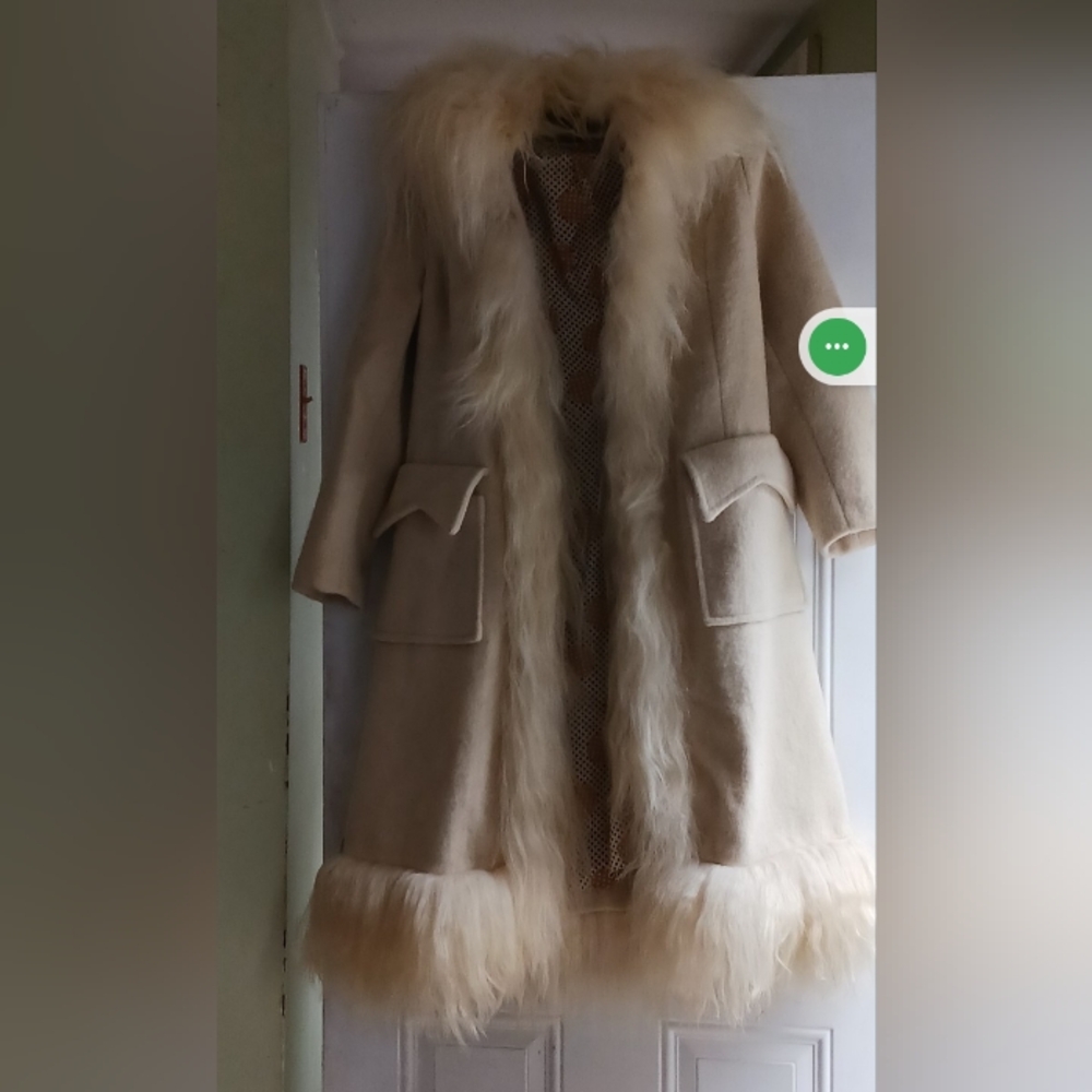 Elegant Cream Fur-Trimmed Women's Coat